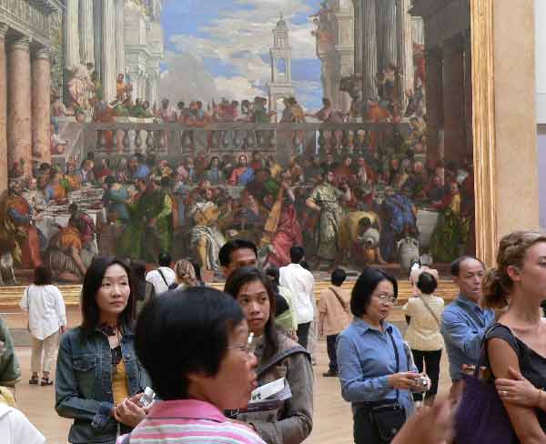 ga_F_Louvre_P1000156.jpg - visitors viewing Mona Lisa at the Louvre