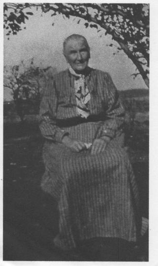 www.ayton.id.au_gary_genealogy_images_1945c_millssarahmaria.jpg www.ayton.id.au_gary_genealogy_images_1945c_millssarahmaria.jpg