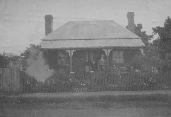 www.ayton.id.au_gary_genealogy_images_bean-home-1931-longford.jpg