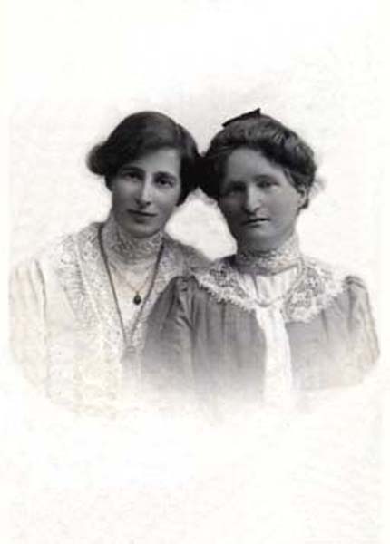 www.ayton.id.au_gary_genealogy_images_molesworth_sisters_enid_maud.jpg
