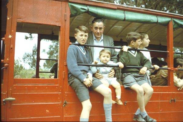 www.ayton.id.au_gary_genealogy_images_1962c_puffingbilly.jpg www.ayton.id.au_gary_genealogy_images_1962c_puffingbilly.jpg