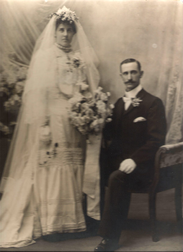 www.ayton.id.au_gary_genealogy_images_1900c_lily_albertambler.jpg www.ayton.id.au_gary_genealogy_images_1900c_lily_albertambler.jpg